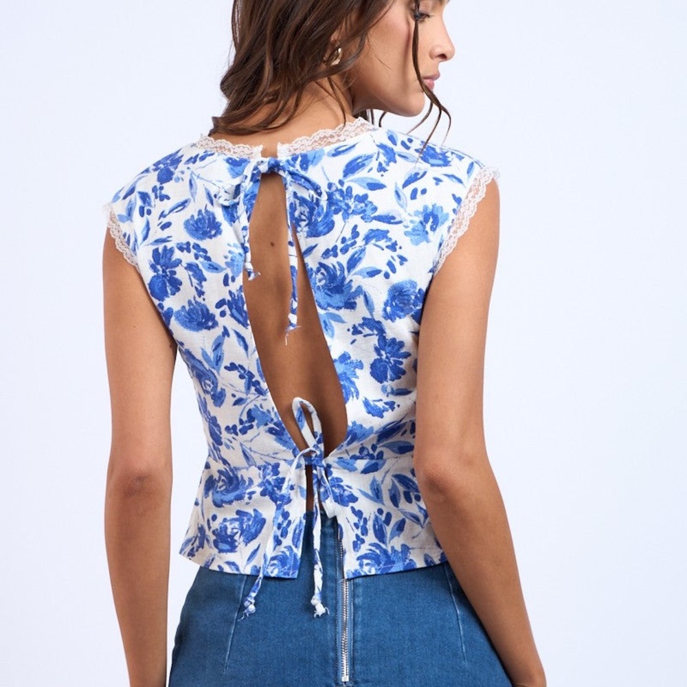 Sky to the moon Floral Plunging V-Neck Open Back Lace Trim Crop Top 100% Rayon - Picture 2 of 8